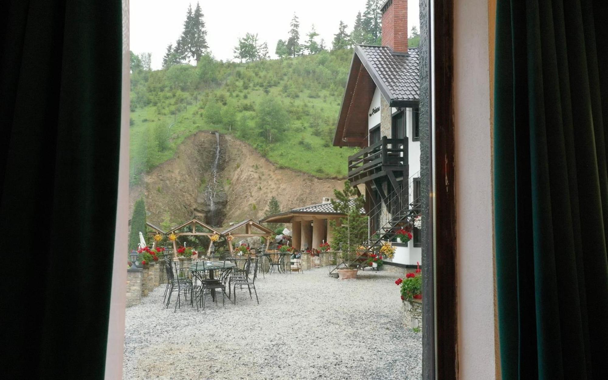Pensiunea Poiana Izvoarelor Vatra Dornei Luaran gambar